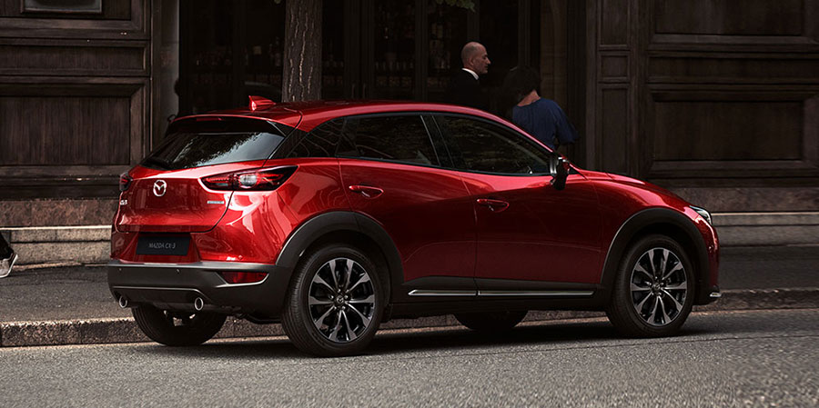 Mazda CX-3 parkir